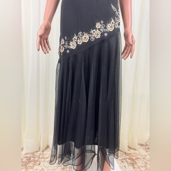 R&M Richards Elegant Black Floral Embroidered & Beaded Dress Size 8P - Picture 8 of 16